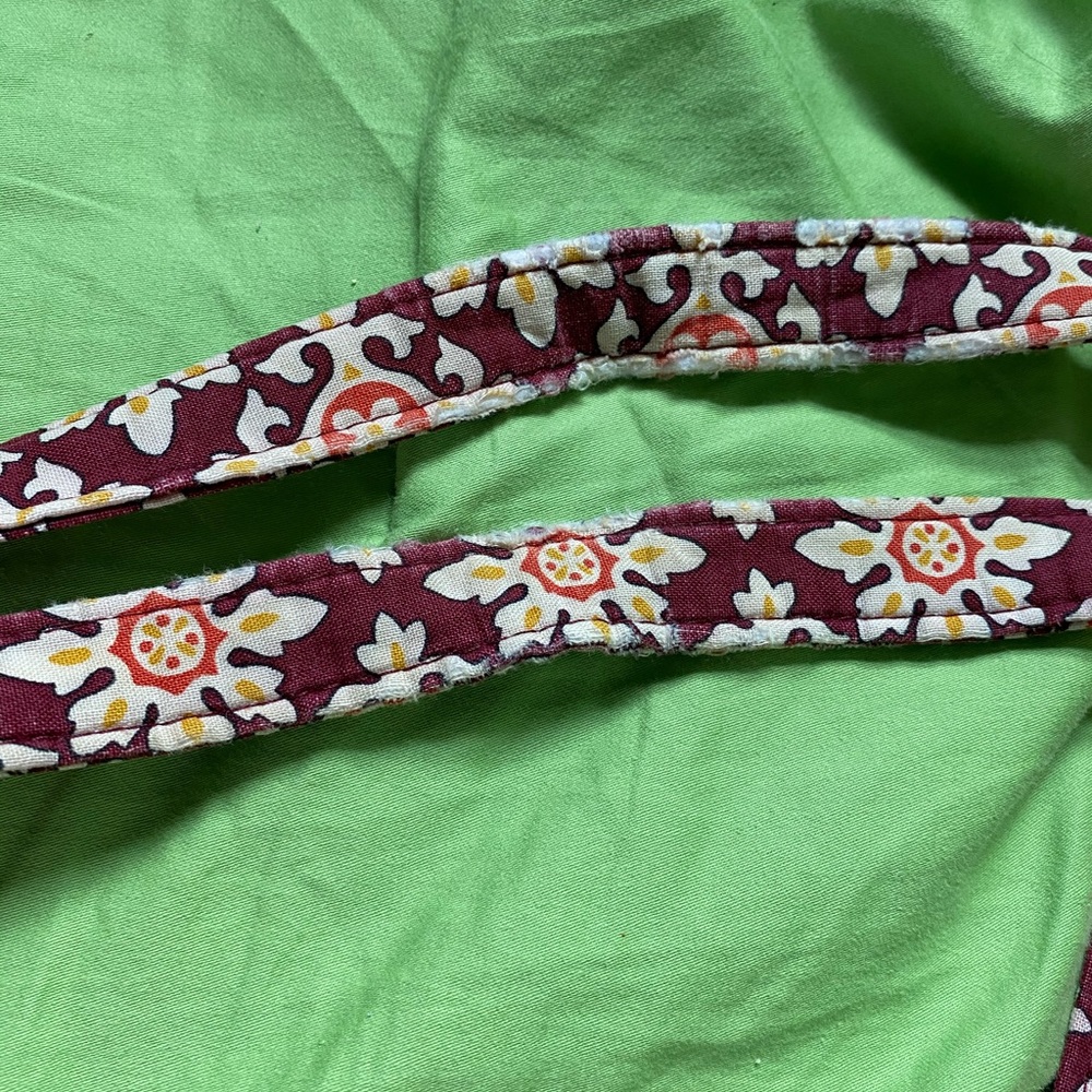Vera Bradley Red and white pattern tote bag. - Picture 4 of 5